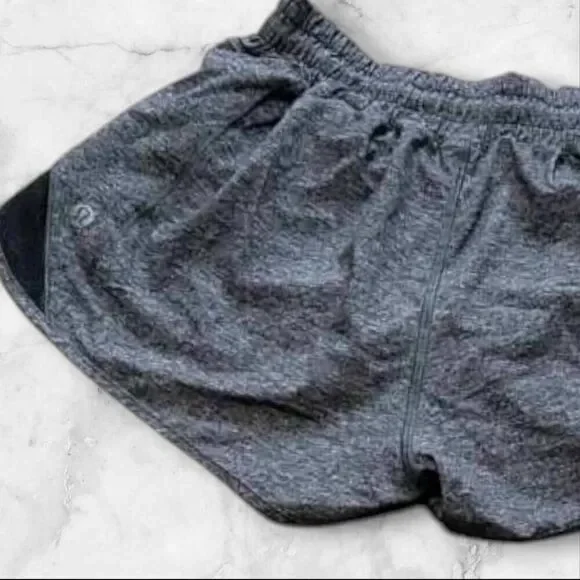 Lululemon Hotty Hot Shorts Size 6 2"